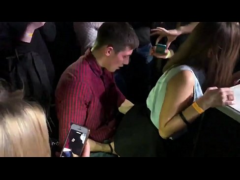 ❤️ Sessu reale in una discoteca russa. Una ragazza russa di 18 anni in l'anu è a vagina scopata in una discoteca ️❌ Video cazzo à co.pornado-co.ru ☑