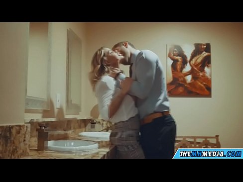 ❤️ Quandu una bionda tettona ti seduce in un bagnu publicu ️❌ Video cazzo à co.pornado-co.ru ☑
